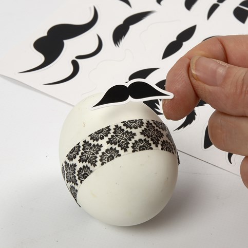 Decorating a Black and White Easter Table