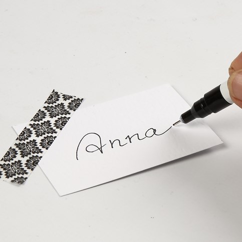 Decorating a Black and White Easter Table