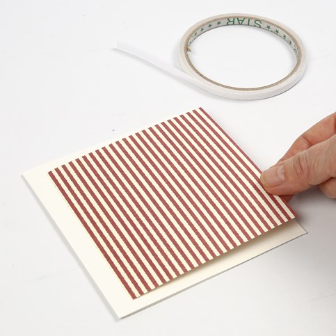 Julekort med hjerte af designpapir og kuvert med laksegl