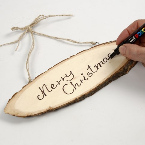 A Front Door Garland with a Sign, Bark Decorations and a natural Hemp Pom-Pom
