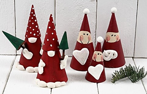 What are some simple holiday decorations you can make yourself?